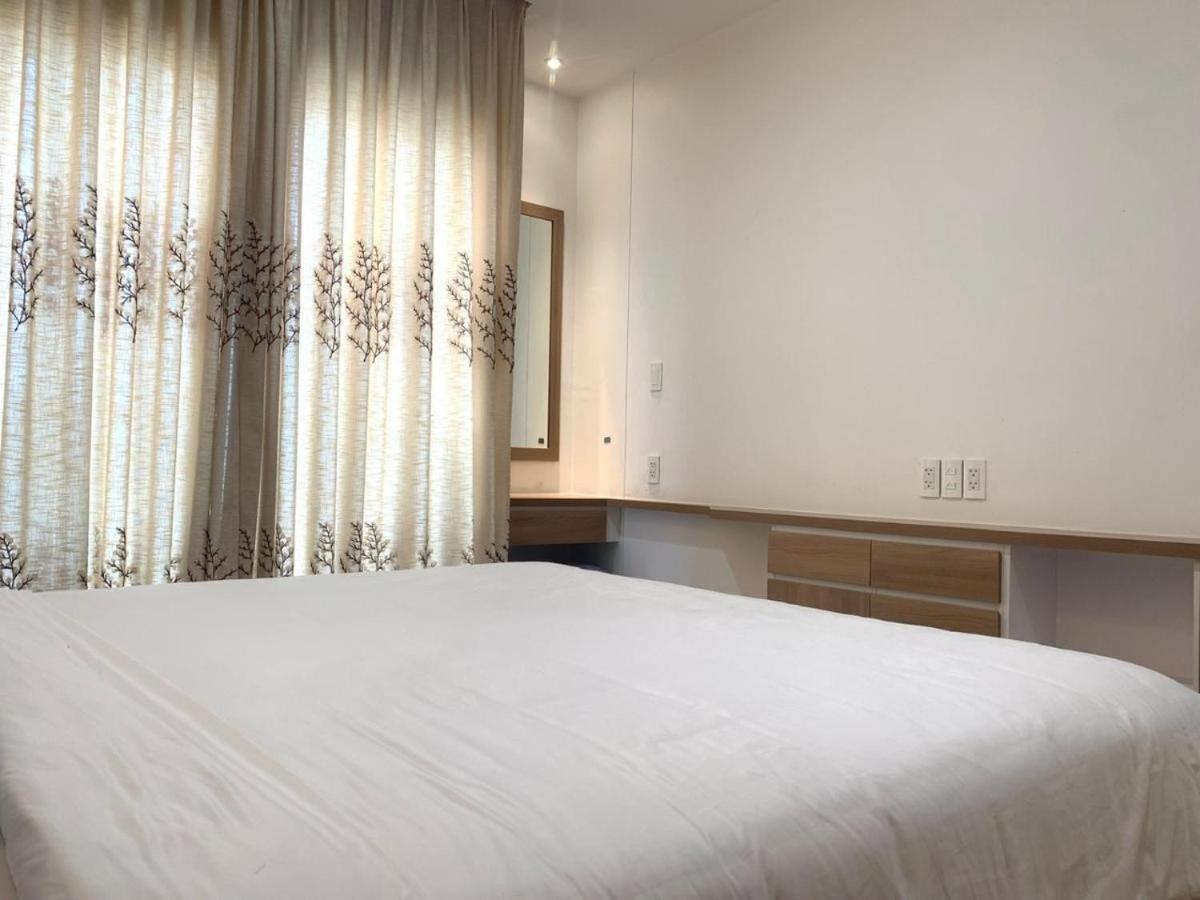 Khách sạn hẻo lánh 1bed Nearby Tan Son Nhat Airport TP. Hồ Chí Minh