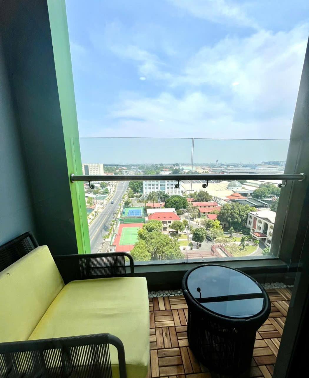 Khách sạn hẻo lánh 1bed Nearby Tan Son Nhat Airport TP. Hồ Chí Minh